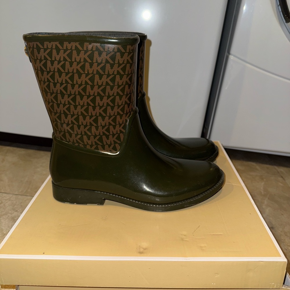 Michael Kors Olive and Tan Logo Rain Boots - Picture 1 of 2